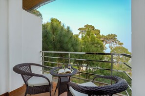 Classic Suite, Hill View | Iron/ironing board, free WiFi