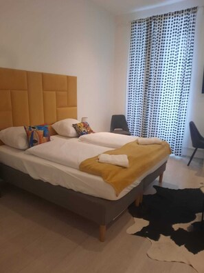 Room - Budget 4 Apartments For Groups (Vienna)