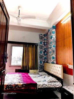 Desk, free WiFi - Shree krishna hotel  (Udaipur)