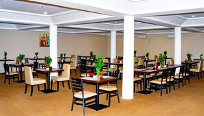 包含每日自助早餐