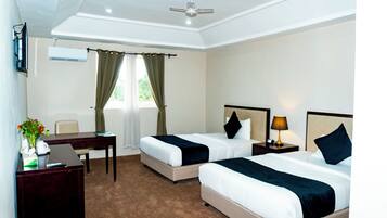 Zimmersafe, Schreibtisch, Bügeleisen/Bügelbrett, kostenloses WLAN