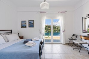 3 bedrooms, in-room safe, iron/ironing board, travel cot - Luxury seafront plot villa, seaviews, p-pool, walk to beach- Villa Alex Meganisi (Meganisi)