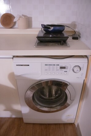 Interior - AngelB-Gangnam 20 minutes! Hotel-style bedding, OTT service, Cooking, Laundry (Seoul)