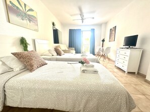 Free WiFi, bed sheets - Pacific Harbor Pool View (Los Cristianos)