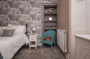 Iron/ironing board, bed sheets