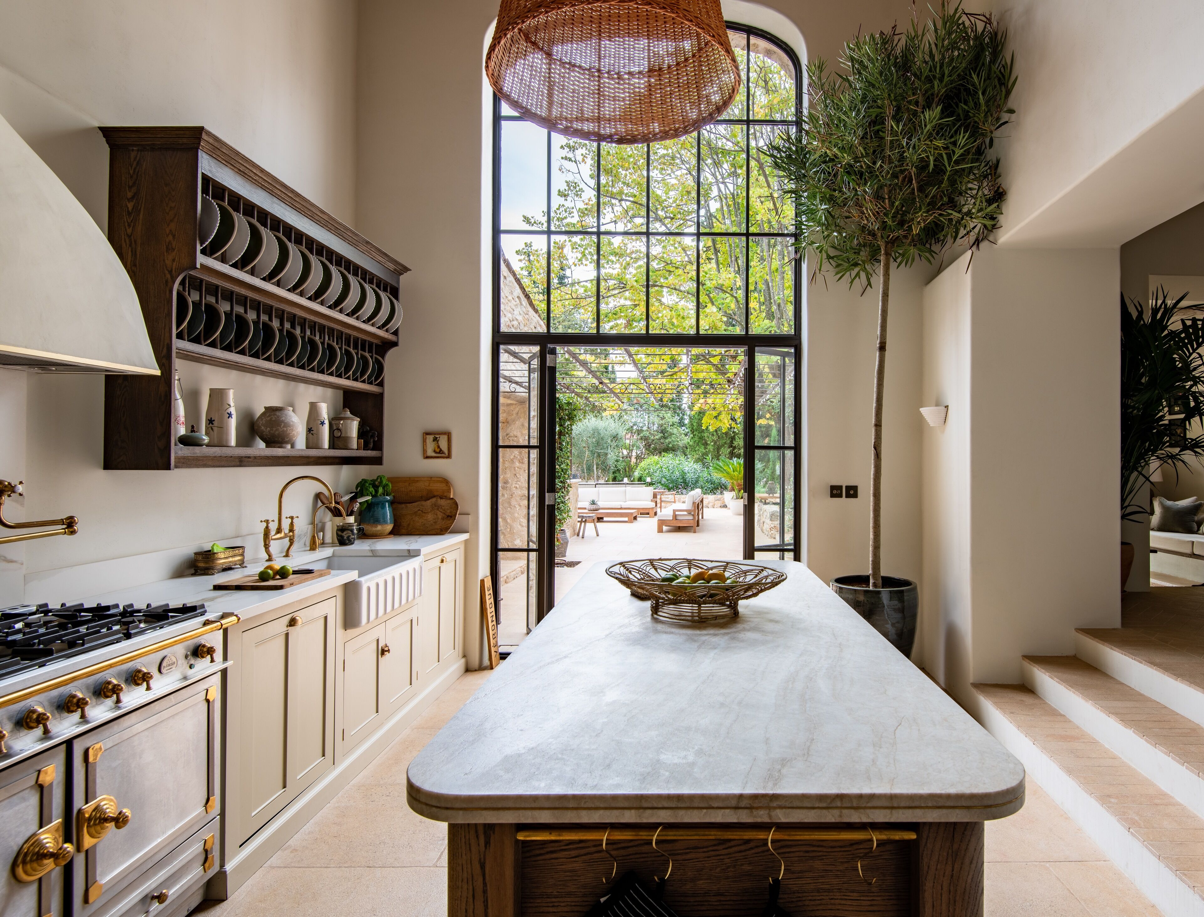 Mikrovågsugn, ugn, spishäll och diskmaskin