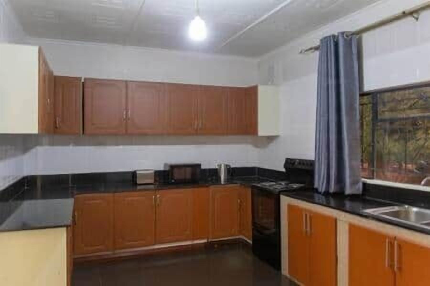 Kühlschrank, Mikrowelle, Ofen, Kochgeschirr/Geschirr/Besteck