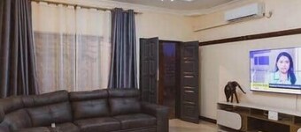 3 bedroom Apartment - With Free Hire Car