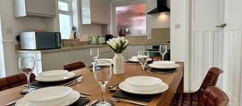 Noggins Homes – City Centre with 2 Car Parking & Garden