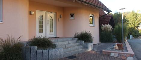 تفاصيل الفندق من الخارج