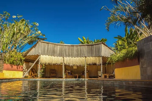 AMBALAMANGA: lodge in the heart of nature, 200 m from the beach and entertainment.