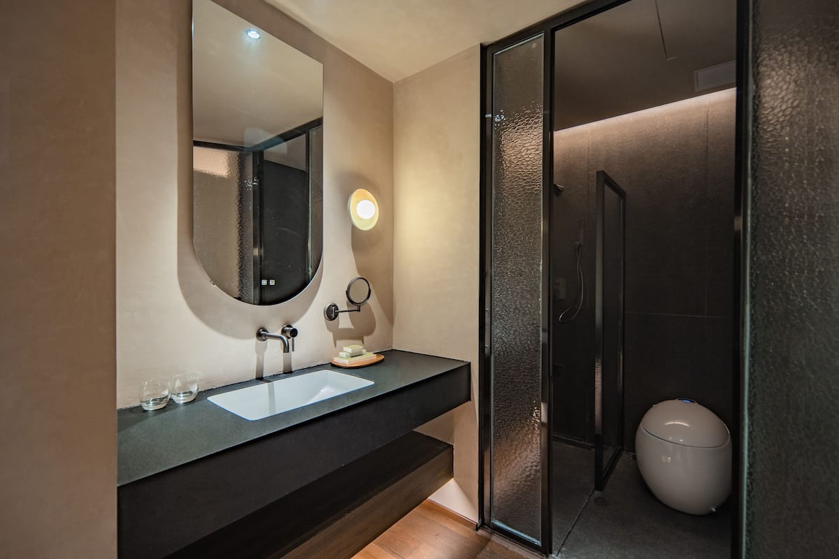 Quarto duplo superior, para não fumantes | Escrivaninha, cortinas blackout, ferros/tábuas de passar roupa