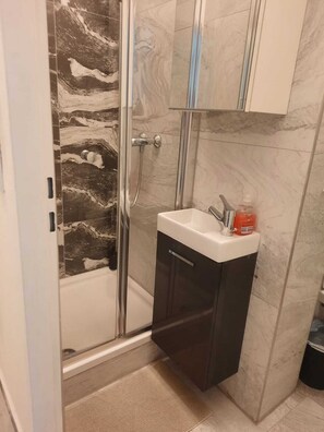 Basic Apartment | Bathroom - Extended Stay 3 Budget Apartments (Vienna)