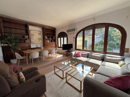 Large house with swimming pool in the center of Tudela