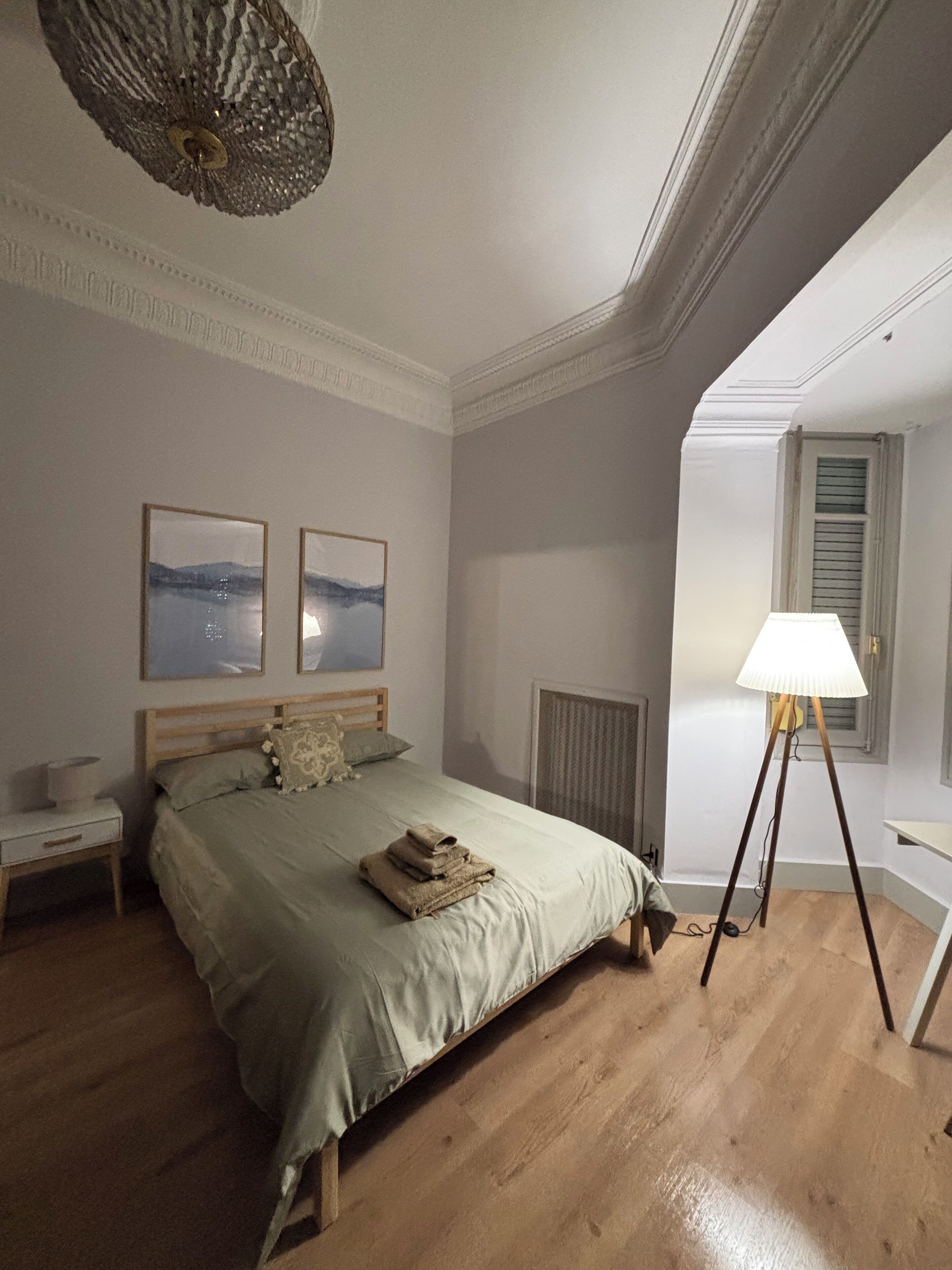 6 chambres, fer et planche à repasser, Wi-Fi, draps fournis