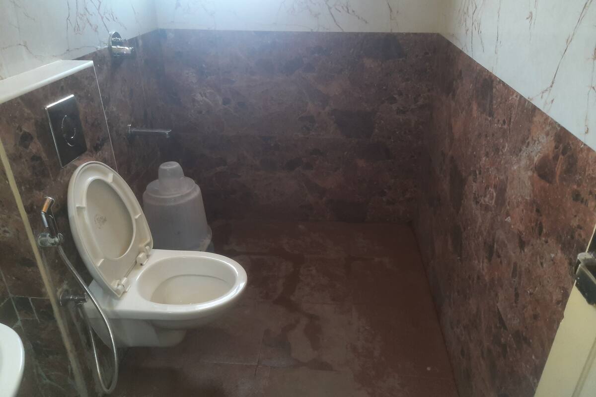 Double Room | Bathroom | Shower, towels, soap, shampoo