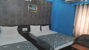 Desk, WiFi (free) - Hotel Royal Comfort (Bengaluru)