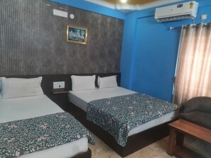 Desk, free WiFi - Hotel Royal Comfort (Bengaluru)