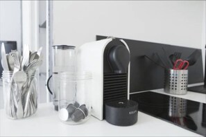 Kaffee und/oder Kaffeemaschine