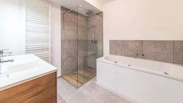 Villa | Bathroom | Shower