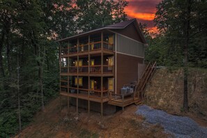 Exterior - The Ultimate Staycation: Indoor Pool, Hot Tub & Game Room Cabin (Sevierville)