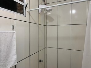 Dusche, Handtücher, Seife, Toilettenpapier
