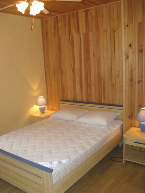 Iron/ironing board, WiFi - F2 apartment in villa, small garden, private parking, village center! (Mont-Dore)