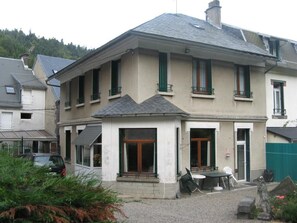 Exterior - F2 apartment in villa, small garden, private parking, village center! (Mont-Dore)