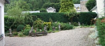 F2 apartment in villa, small garden, private parking, village center!