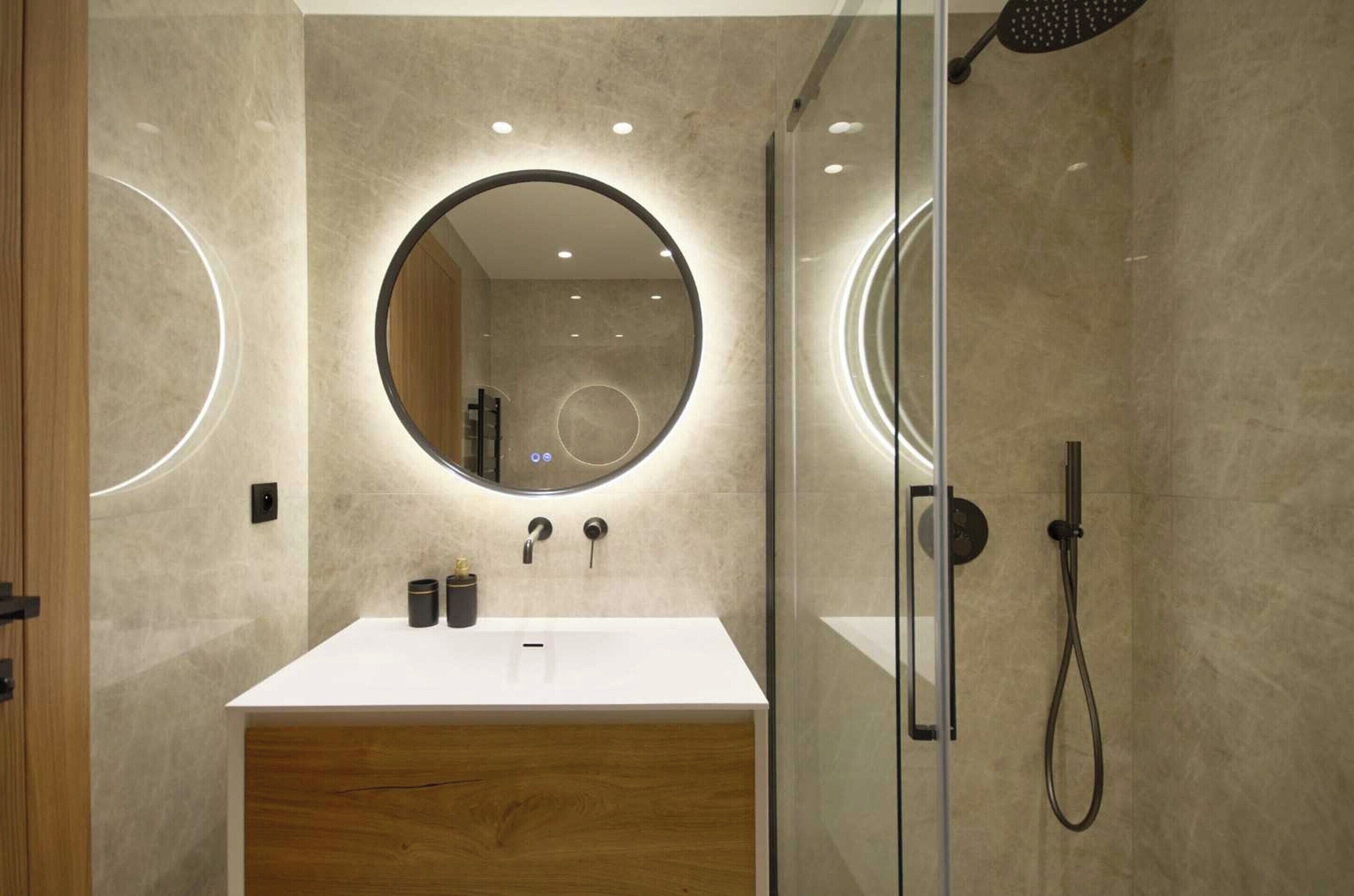 Apartment | Badezimmer | Haartrockner, Handtücher, Shampoo