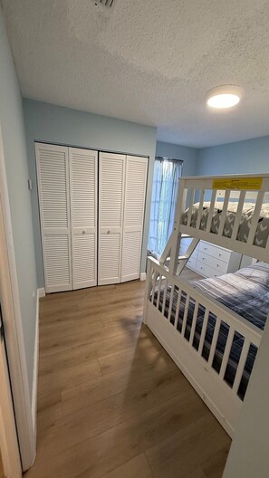 2 bedrooms, iron/ironing board, Internet, bed sheets - Canal-front two-bedroom condo near Sunny Isles (North Miami Beach)