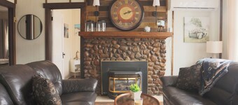 Cozy hidden gem in Amherstburg with a view of Lake Erie.