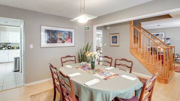 House (5 Bedrooms) | Interior