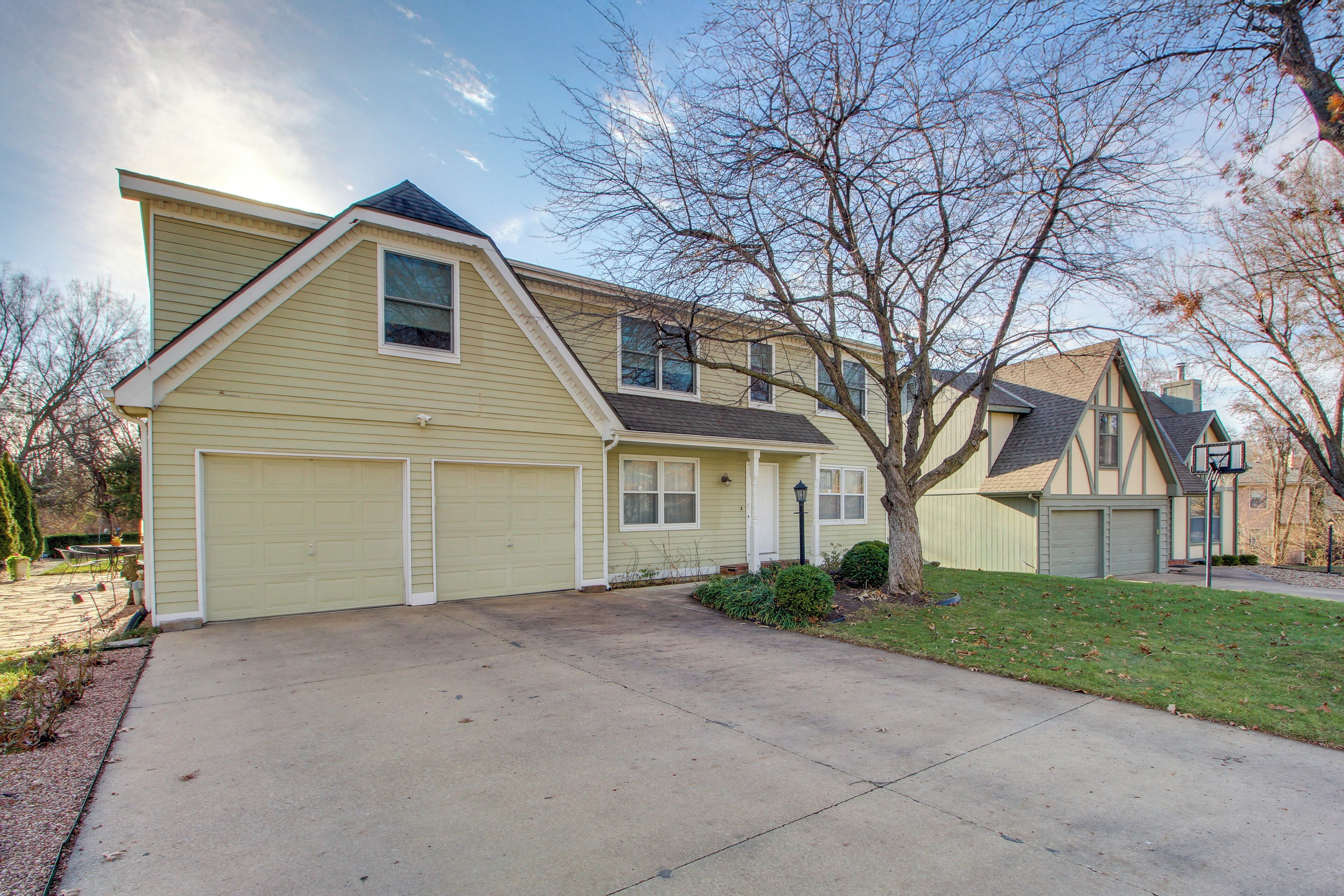 House (5 Bedrooms) | Interior