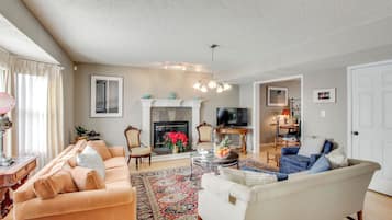 House (5 Bedrooms) | Interior