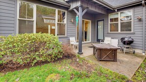 Unclassified image, 5 of 30, button - Autzen on Foot, Fenced Yard for Your Dog (Eugene)