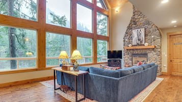 House (6 Bedrooms) | Interior