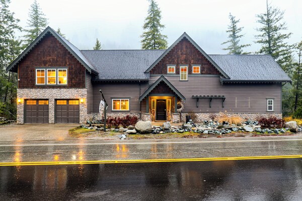 'White Water Lodge' Luxe Leavenworth Vacation Home - Leavenworth, WA