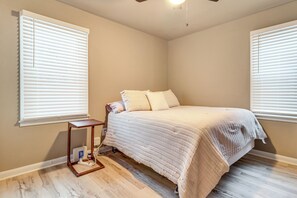 Interior - Extended Stay in Metro Detroit: Home w/ Yard! (Inkster)