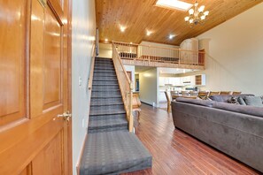 Interior - < 1 Mi to Hunter Mtn Skiing: Family-friendly Stay! (Hunter)