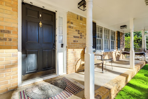 3 Mi to Stone Mountain Park: Quiet Family Getaway