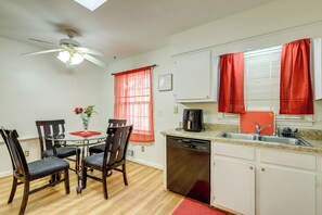 House (4 Bedrooms) | Interior - 3 Mi to Stone Mountain Park: Quiet Family Getaway (Stone Mountain)