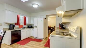 House (4 Bedrooms) | Interior