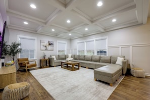 House (5 Bedrooms) | Interior