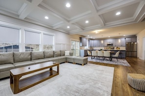 House (5 Bedrooms) | Interior