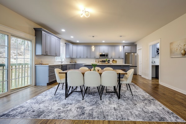 House (5 Bedrooms) | Interior
