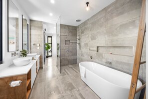 Apartment | Bathroom - Spacious 3-bedroom Retreat With BBQ and Pool (Sunshine Coast)