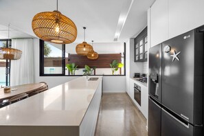 Apartamento | Cozinha privada | Talheres/pratos/utensílios de cozinha