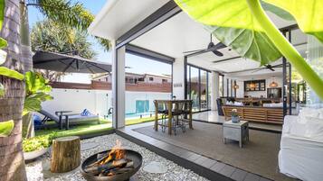 Apartment | Outdoor dining