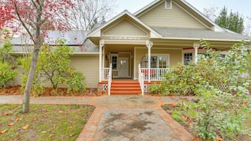 House (3 Bedrooms) | Front of property